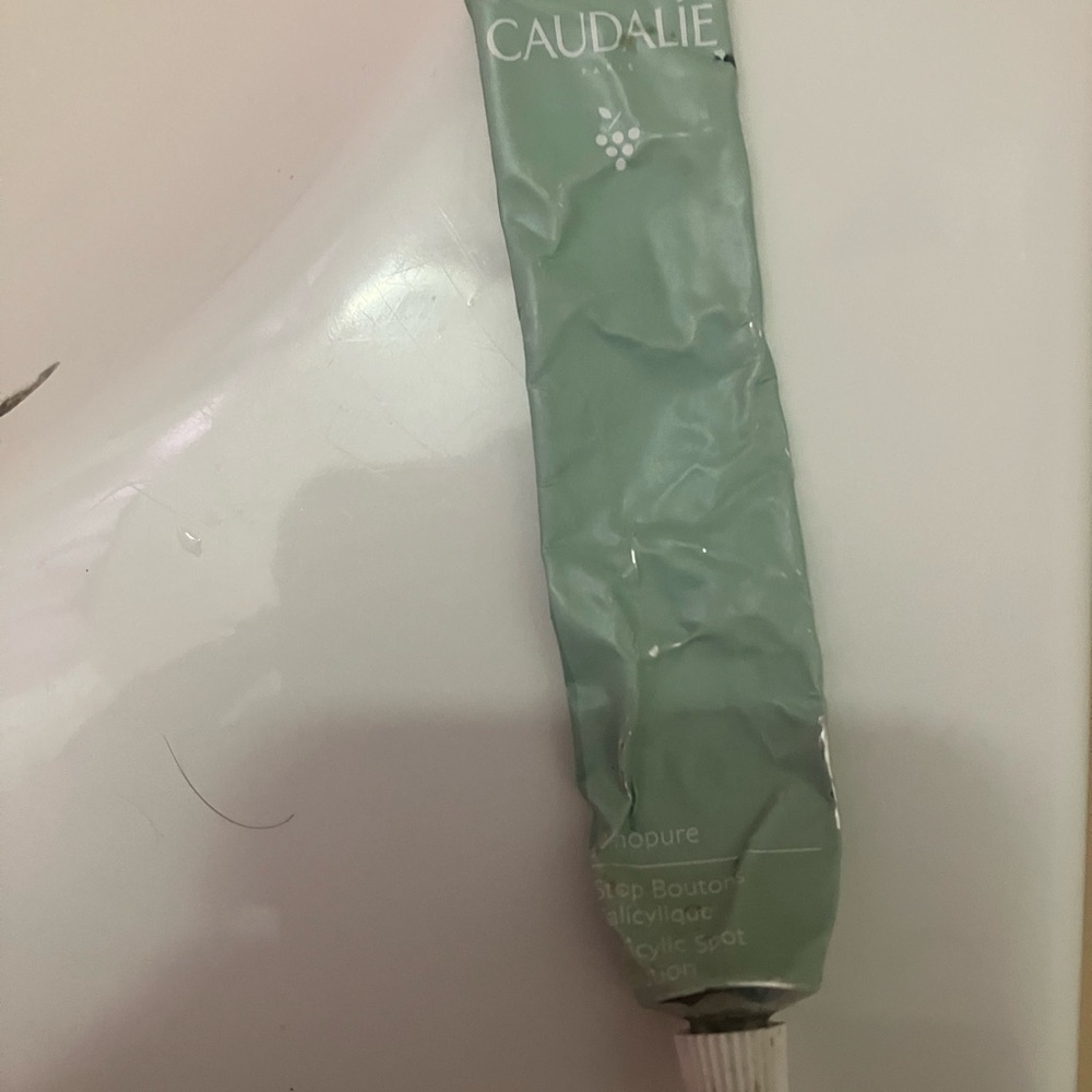 CAUDALIE Color Correcting Spot Solution with Salicylic Acid - Picture 3 of 6